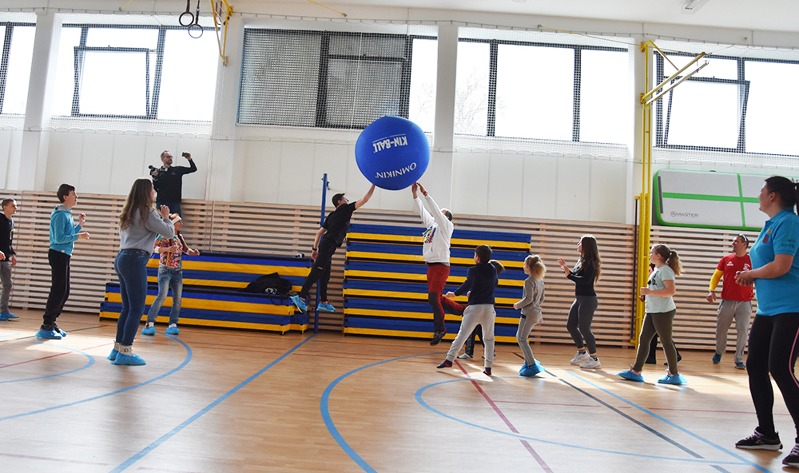 Labe aréna ve spolupráci se ZŠ Ostrovní Štětí uspořádala Sportovní den podporující ukrajinskou komunitu